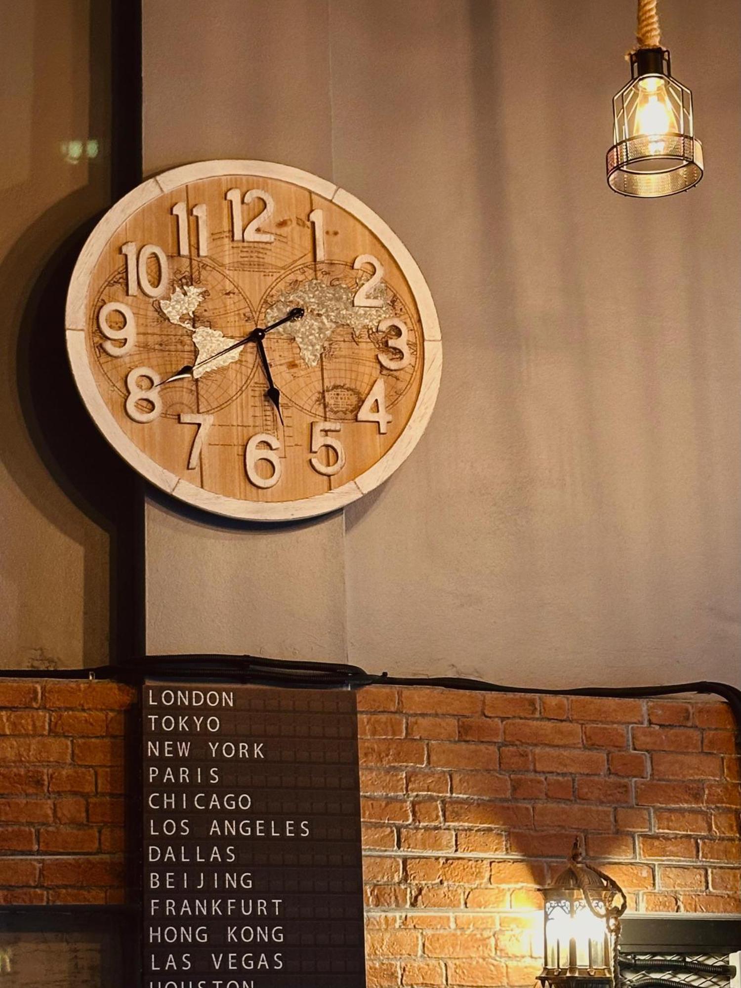 Hostel Friends Station & Cafe パッタヤー エクステリア 写真